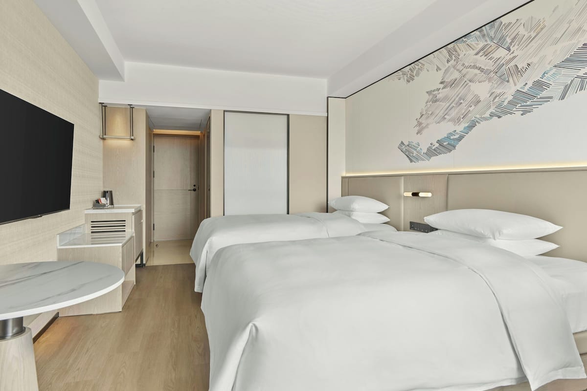 Quarto premium, 2 camas de casal, vista para a cidade