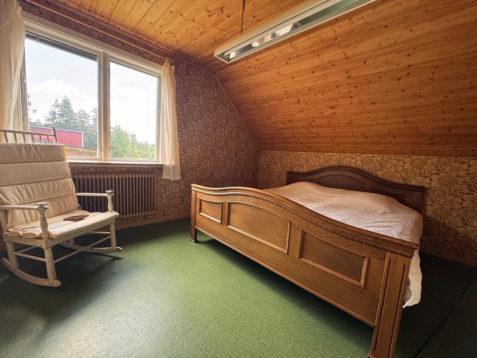 4 bedrooms, bed sheets