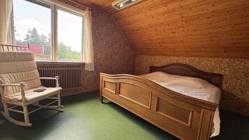 4 bedrooms, bed sheets