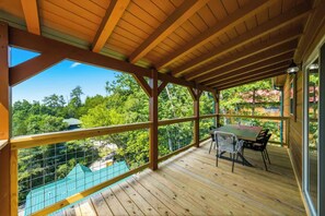 Outdoor dining - New Build Cabin! Close to Mountains, Dollywood, Parkway, Pigeon Forge (Pigeon Forge)