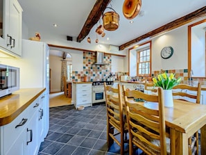 Oven, dishwasher, highchair, cookware/dishes/utensils - 4 Bed in Keswick (oc-sz120) (Keswick)
