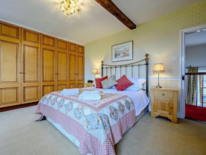 Travel crib, free WiFi, bed sheets - 4 Bed in Keswick (oc-sz120) (Keswick)