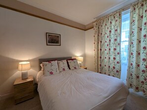 Room - 3 Bed in Keswick (oc-sz187) (Keswick)