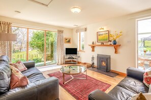TV, fireplace - 3 Bed in Keswick (oc-sz142) (Portinscale)