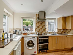 Oven, dishwasher, highchair, cookware/dishes/utensils - 3 Bed in Keswick (oc-sz345) (Stair)