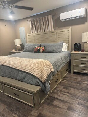 2 Schlafzimmer, Bügeleisen/Bügelbrett, Bettwäsche