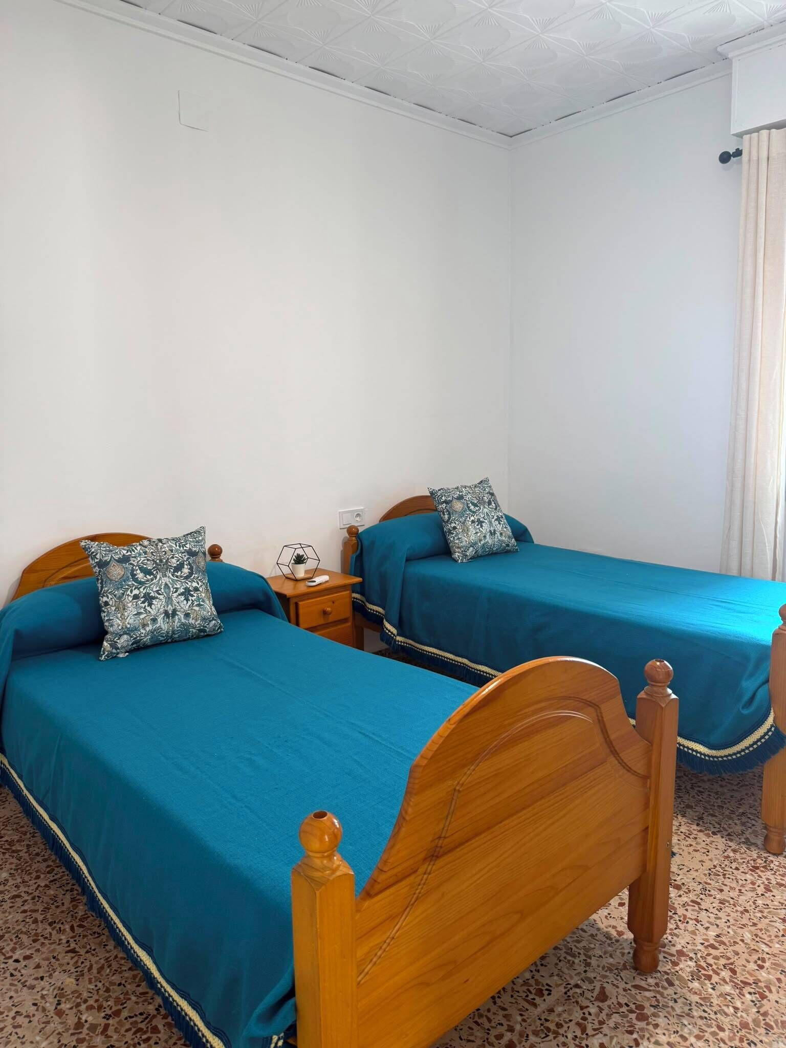 3 bedrooms, iron/ironing board, bed sheets