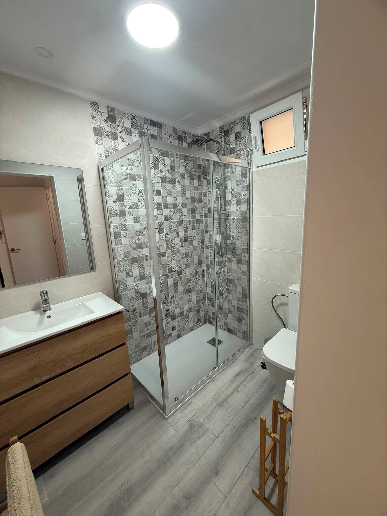 Shower, hair dryer, towels, toilet paper