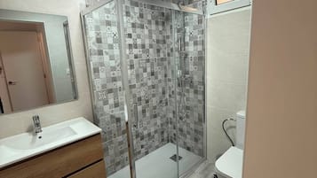 Shower, hair dryer, towels, toilet paper