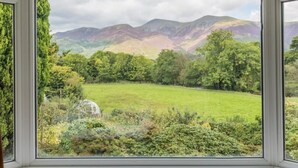 A window with a view of a green field, trees, and distant mountains. - 3 Bed in Keswick (oc-sz528) (Portinscale)