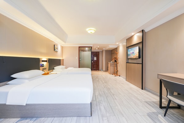 Superior Twin Room, City View | Desk, laptop workspace, free WiFi - Homeinn Ripple Hotel Wanda Plaza (Zhangzhou)
