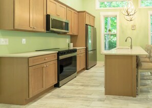 Private kitchen - Couples Remote Cedar + Sage Cabin in the Woods. (Logan)
