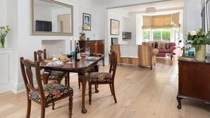 Unclassified image, 4 of 12, button - 2 Bed in Windermere (oc-sz306) (Windermere)