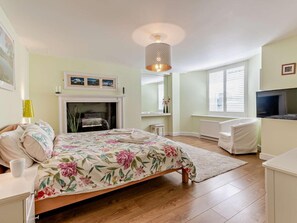 Travel crib, WiFi (free), bed sheets - 1 Bed in Keswick (oc-sz127) (Keswick)