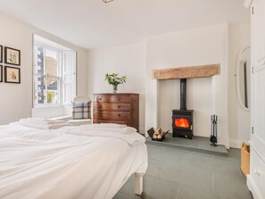 Travel crib, WiFi (free), bed sheets - 3 Bed in Penrith (oc-sz571) (Patterdale)