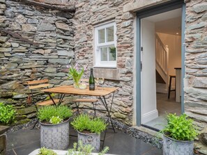 Outdoor dining - 3 Bed in Penrith (oc-sz571) (Patterdale)
