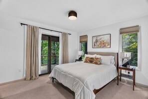 3 slaapkamers, een strijkplank/strijkijzer, gratis wifi, beddengoed