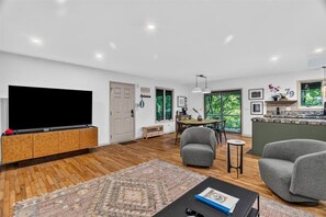Smart TV, fireplace - The Nest @ Hawktree (Waynesville)