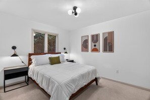 3 bedrooms, iron/ironing board, free WiFi, bed sheets - The Nest @ Hawktree (Waynesville)