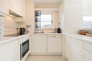 Coffee/tea maker, fridge, microwave, oven - 2 bedroom accommodation in Sint Idesbald (Sint Idesbald)