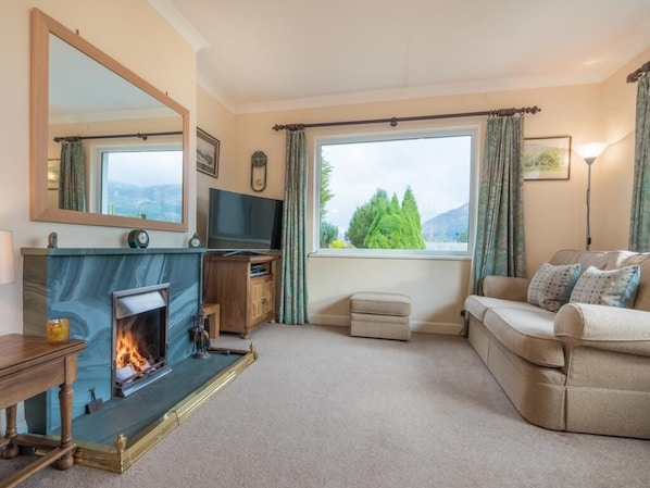 TV, fireplace - 3 Bed in Keswick (oc-sz194) (Thornthwaite)