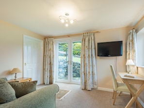 TV, fireplace - 3 Bed in Keswick (oc-sz194) (Thornthwaite)