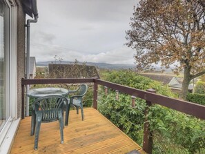 Outdoor dining - 1 Bed in Kirkby-in-furness (oc-sz463) (Kirkby Ireleth)