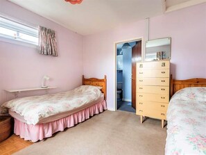 Room - 1 Bed in Kirkby-in-furness (oc-sz463) (Kirkby Ireleth)