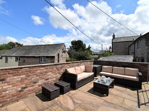 Terrace/patio - 4 Bed in Penrith (oc-sz321) (Hackthorpe)