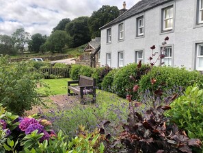 A house with a garden, a bench, and a stone wall. - 4 Bed in Penrith (oc-sz367) (Dockray)