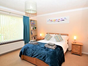Travel cot, free WiFi, bed sheets - 2 Bed in Cockermouth (oc-sz282) (Cockermouth)