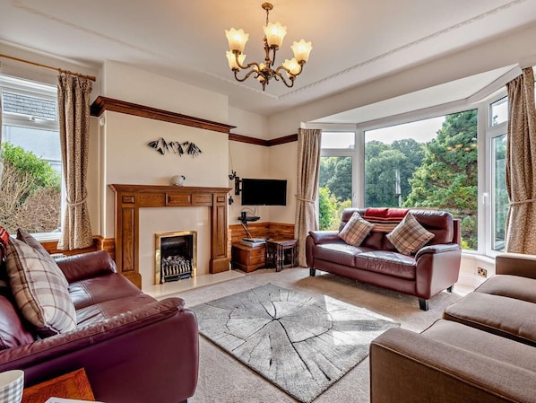 TV - 3 Bed in Keswick (oc-sz249) (Keswick)