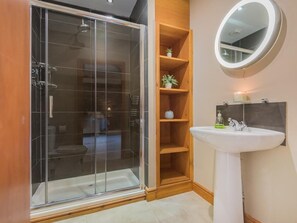 Bathroom - 4 Bed in Penrith (oc-sz383) (Skirwith)