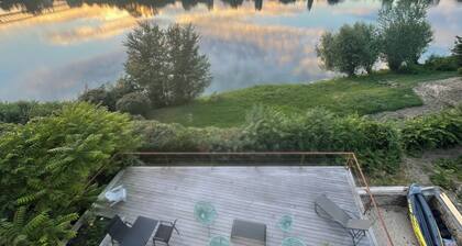 View of the Loire River, charming renovated house, 50 m² terrace, 5 bedrooms