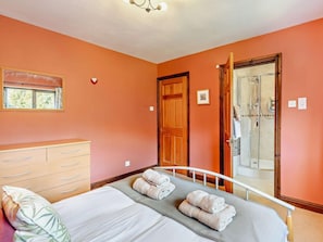 3 bedrooms, travel cot, free WiFi, bed sheets - 3 Bed in Backbarrow (oc-sz332) (Backbarrow)