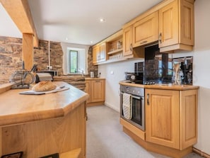 Oven, dishwasher, highchair, cookware/dishes/utensils - 2 Bed in Penrith (oc-sz092) (Mosedale)