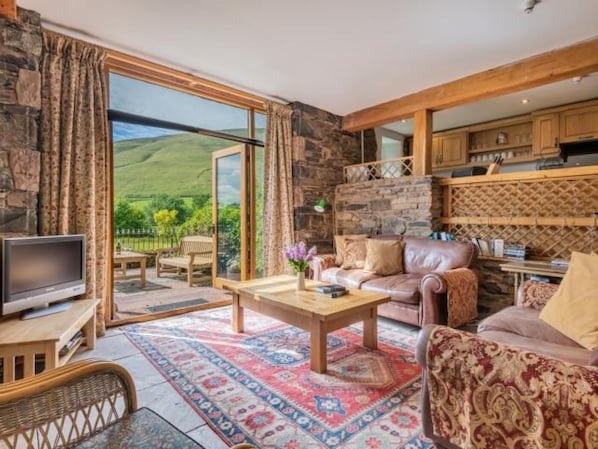 TV - 2 Bed in Penrith (oc-sz092) (Mosedale)