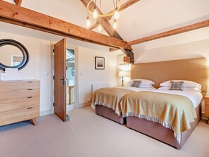 Iron/ironing board, travel cot, free WiFi, bed sheets - 5 Bed in Penrith (oc-sz111) (Skirwith)