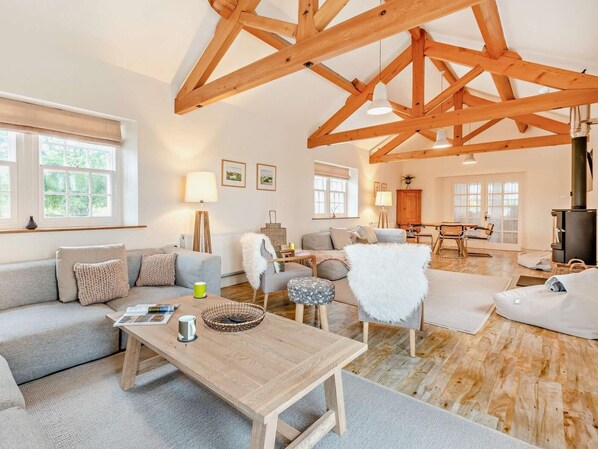 TV, fireplace - 5 Bed in Penrith (oc-sz111) (Skirwith)