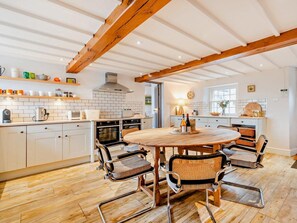 Oven, dishwasher, high chair, cookware/dishes/utensils - 5 Bed in Penrith (oc-sz111) (Skirwith)