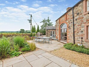 Outdoor dining - 5 Bed in Penrith (oc-sz111) (Skirwith)