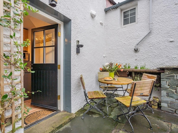 Outdoor dining - 2 Bed in Keswick (oc-sz147) (Keswick)