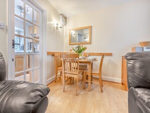Dining - 2 Bed in Keswick (oc-sz147) (Keswick)