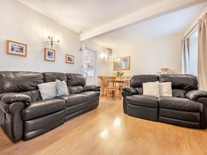 TV, fireplace - 2 Bed in Keswick (oc-sz147) (Keswick)