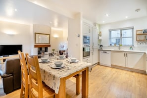 Dining - 2 Bed in Ulverston (oc-sz013) (Haverthwaite)