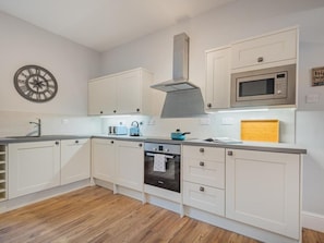 Oven, dishwasher, cookware/dishes/utensils - 1 Bed in Keswick (oc-sz051) (Keswick)