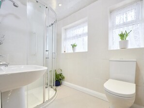 Bathroom - 3 Bed in Keswick (oc-sz007) (Keswick)