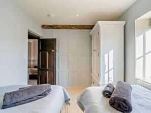 Iron/ironing board, travel cot, free WiFi, bed sheets - 4 Bed in Sedbergh (oc-sz595) (Millthrop)