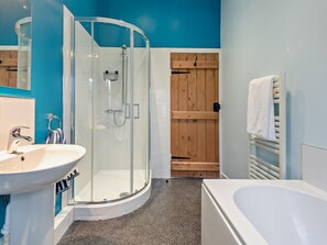 Bathroom - 2 Bed in Keswick (oc-sz006) (Keswick)