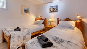 A room with two wooden beds, a skylight, and a painting on the wall. - 1 Bed in Kirkby Stephen (oc-sz355) (Newbiggin-on-Lune)